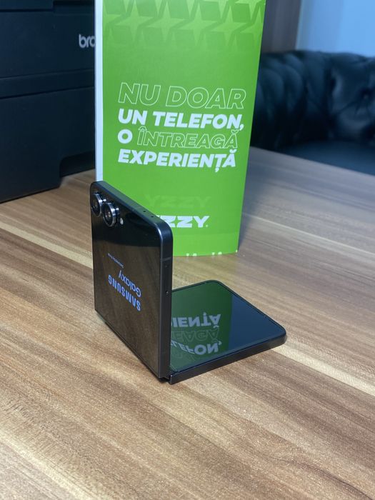 Samsung Galaxy Z Flip7 • 512 GB • Black