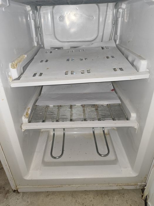 Хладилник, работи добре