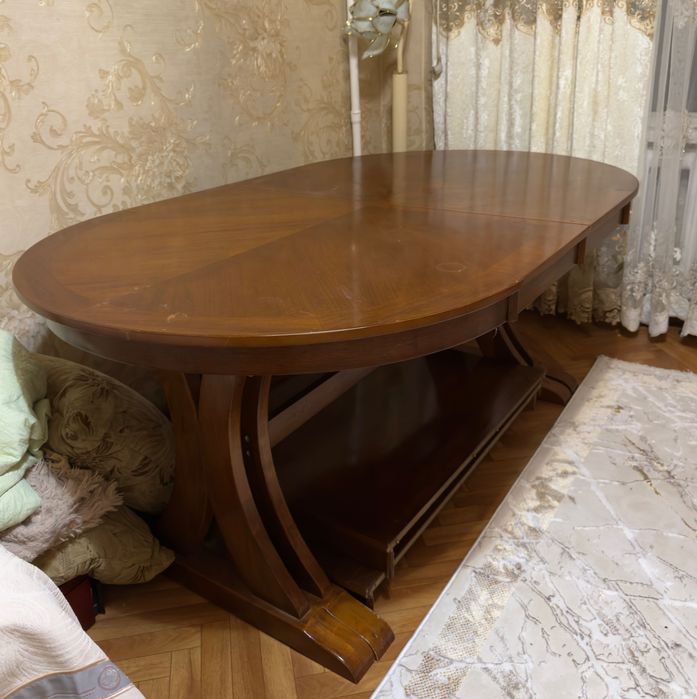 Продаётся стол из массива дуба