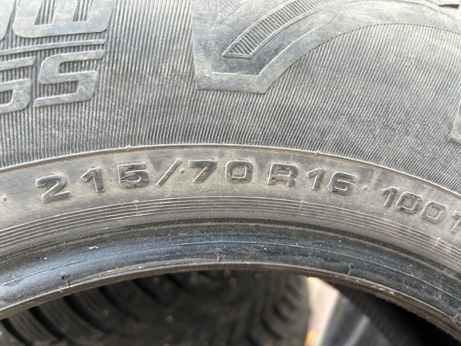 Продам зимние шипованные шины 215/70 R 16