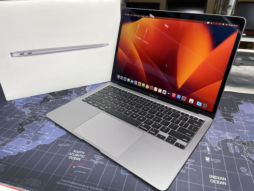 MacBook Air M1 2023г.в.-Apple M1/8GB/SSD256GB/цикл 78