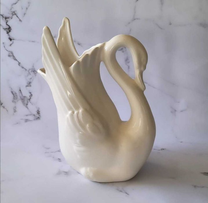 Порцеланова ваза лебед