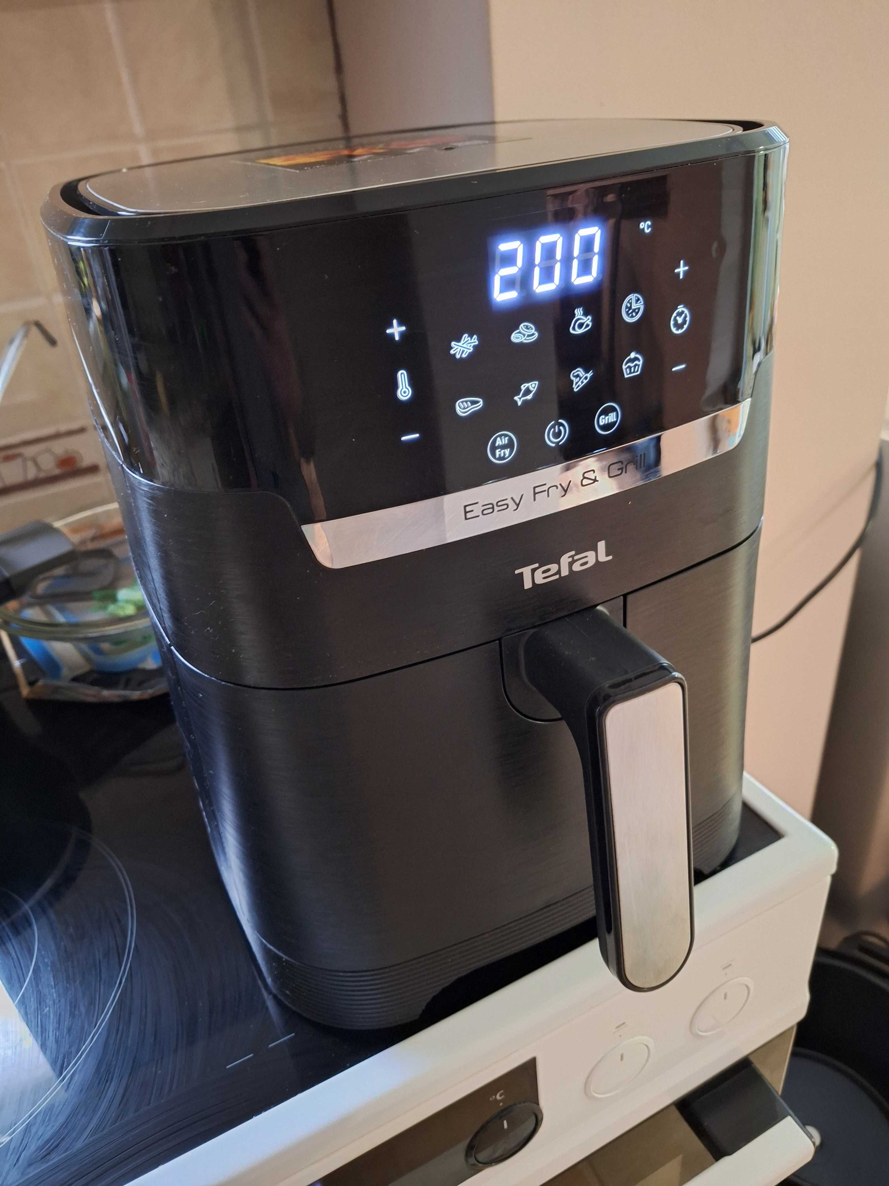 Продавам Tefal Easy Fry&Grill