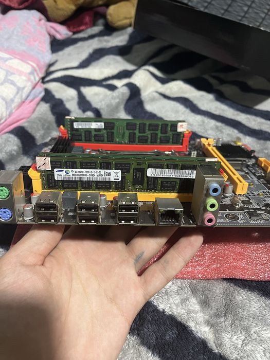 Продаю материнскую плату