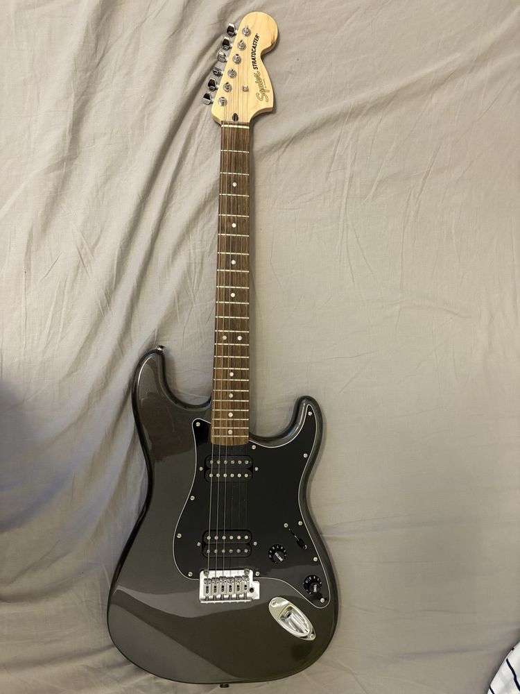 chitara electrica Squier Affinity Strat HH IL CF