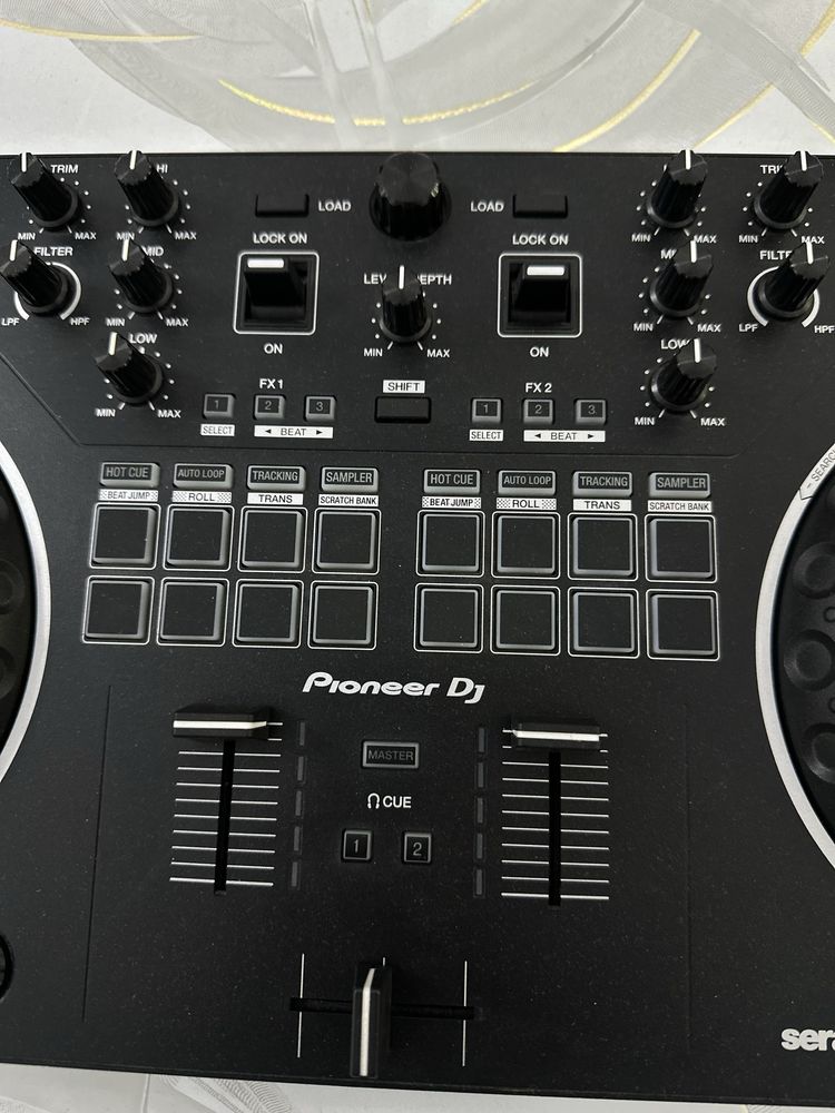 Контроллер DDJ RV1