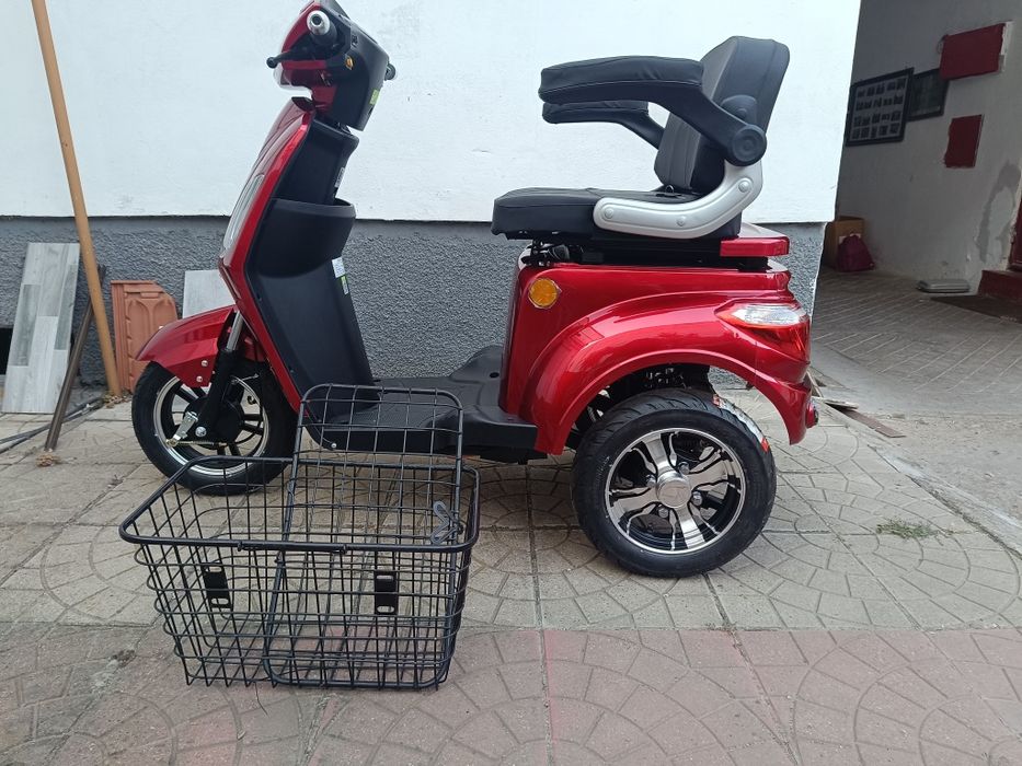 Vând tricicleta Voltarom, fara permis, ca nouă.