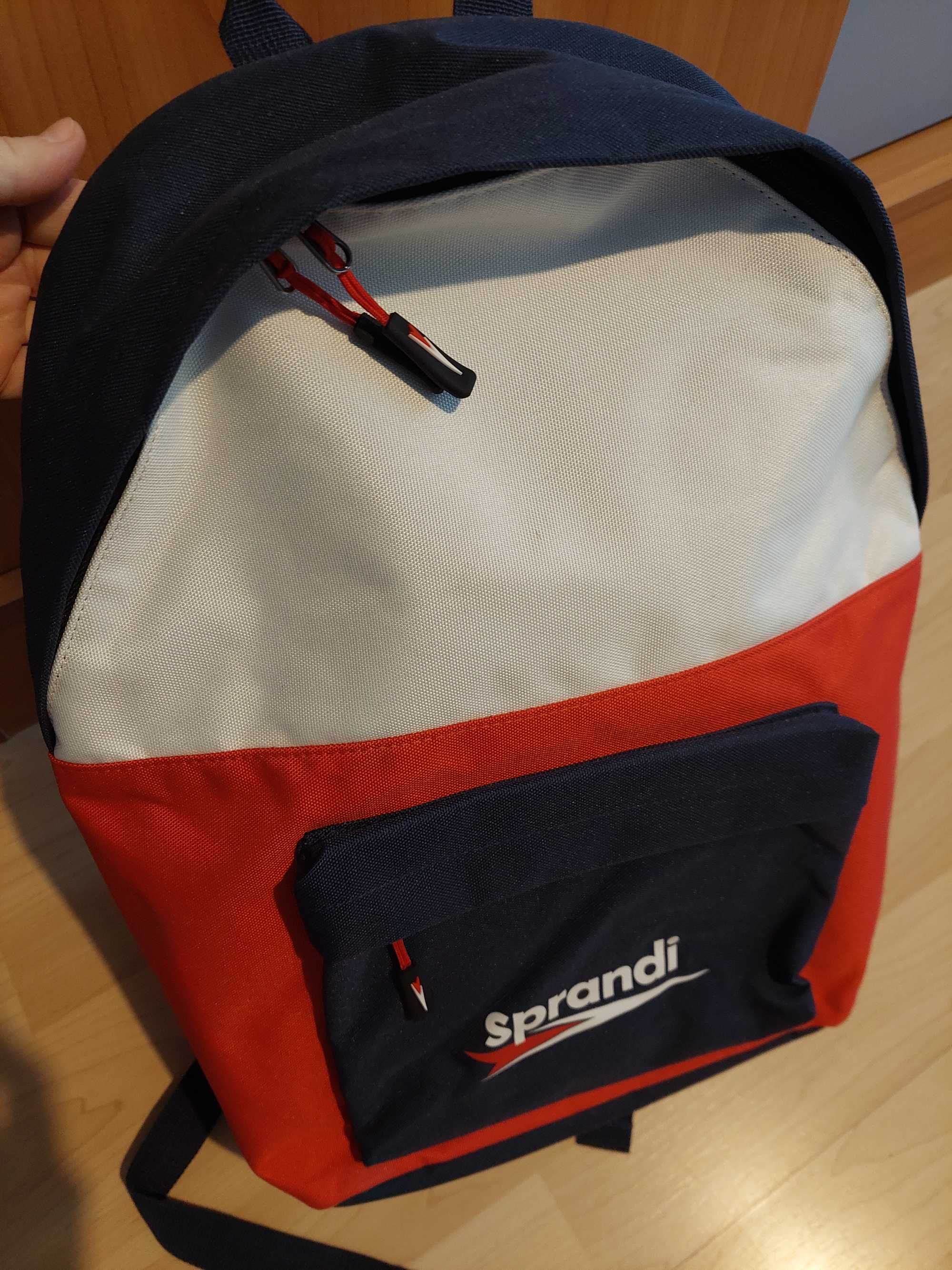 Чисто нова раница Sprandi