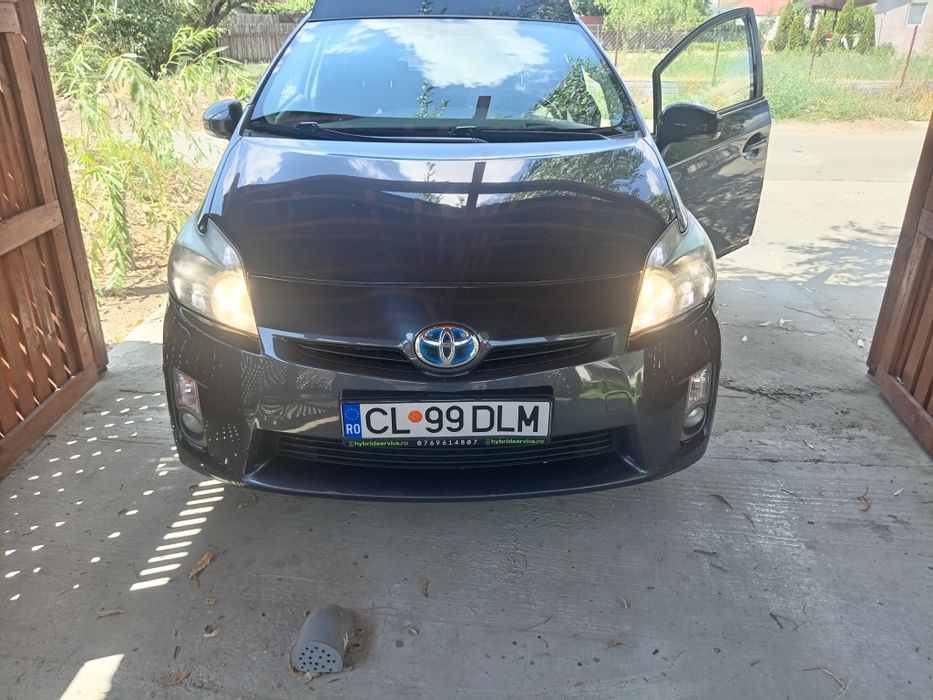 Vând Toyota prius 3 hibrid
