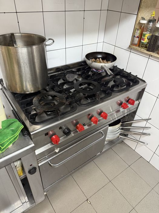 Vand aragaz profesional 6 ochiuri cu cuptor, stare perfecta, pret 3000