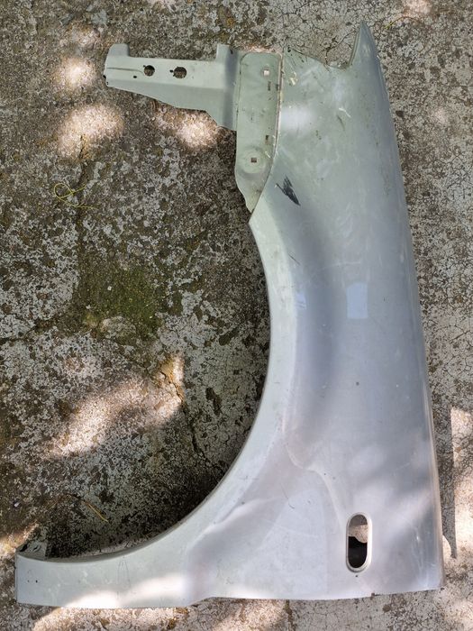 Преден ляв калник (сив) за VW Polo, 2000г.