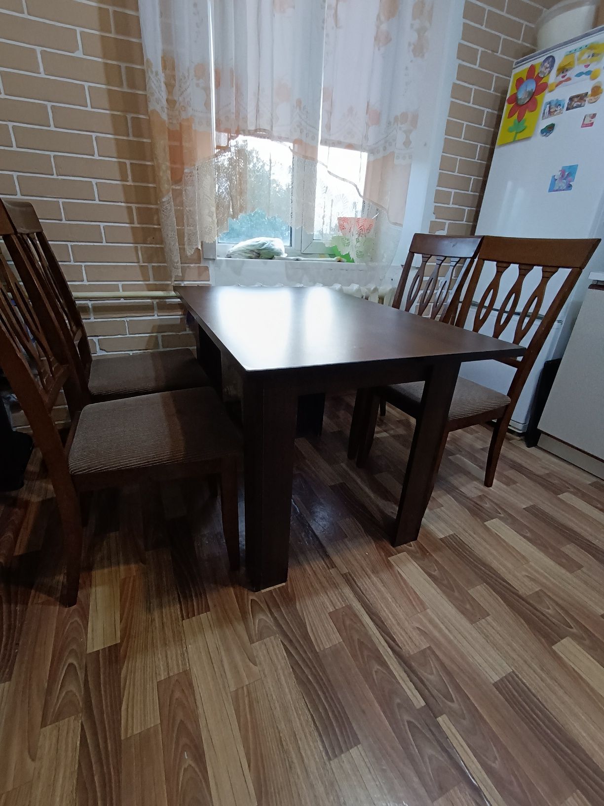 Продам стол со стульями