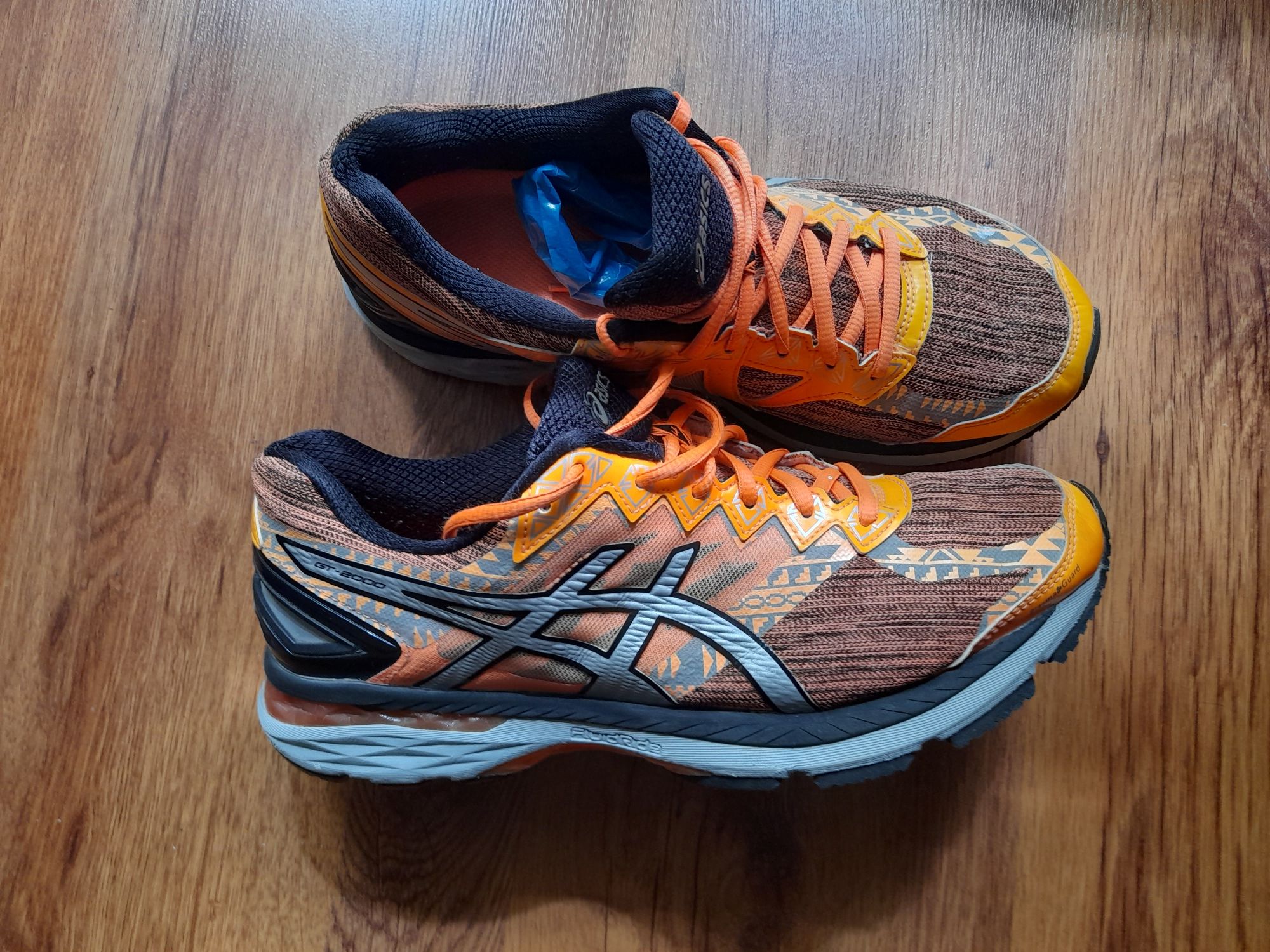 Asics gel GT 2000 маратонки 42 номер.