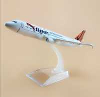 Macheta avion Tiger Airways Singapore / 16 cm / metal / cadou