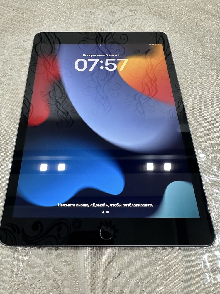 Apple ipad 8/10,2/128gb +Apple pencil