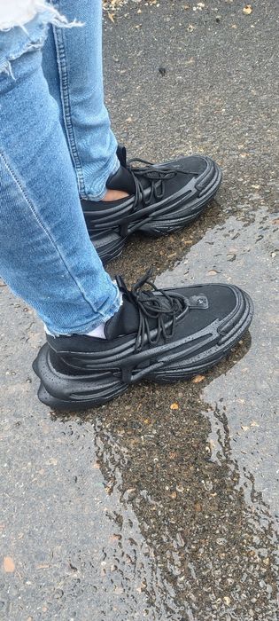 Adidași sport impermeabili, stare foarte bună