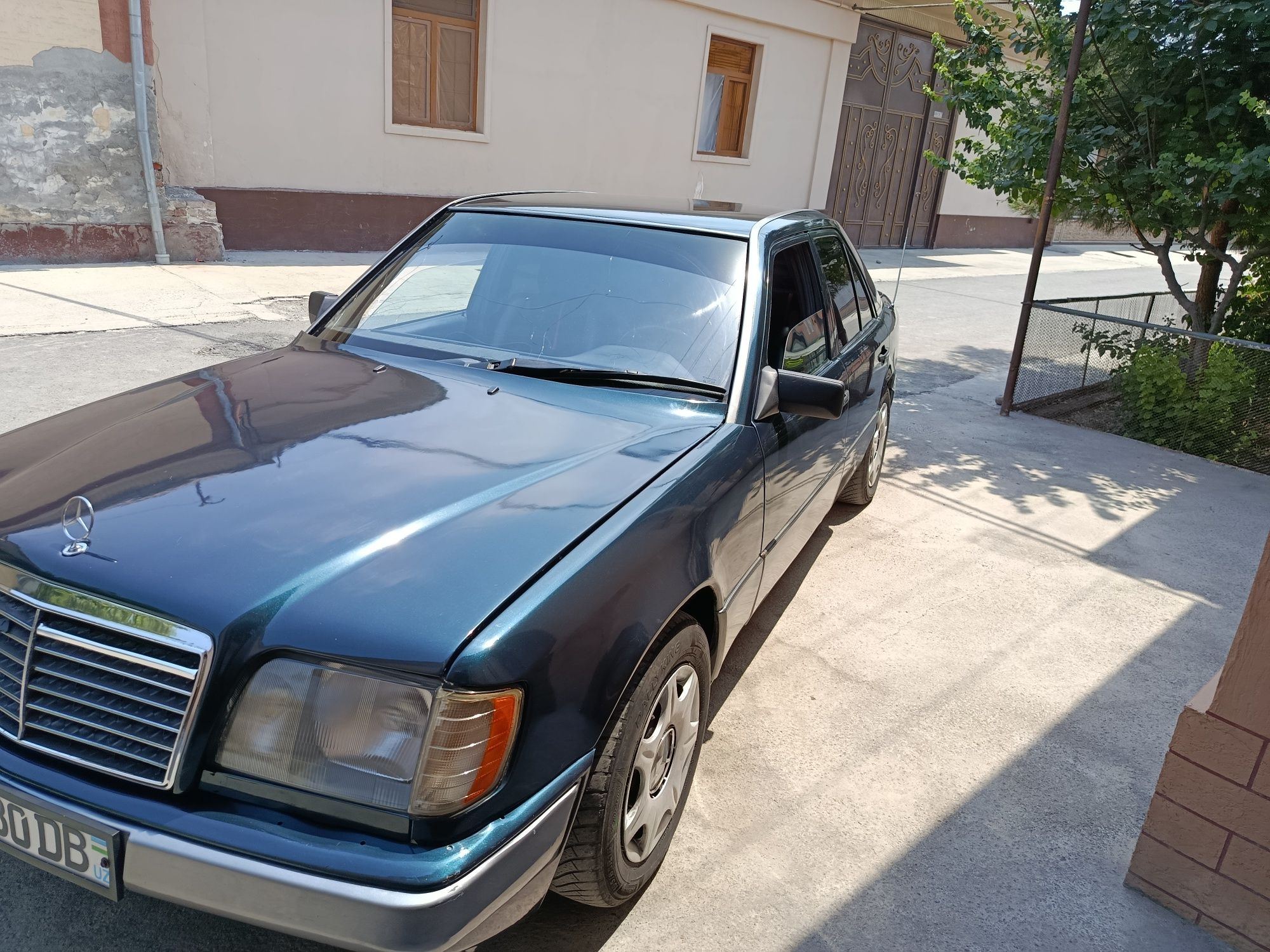 Мерседес W124сотилади