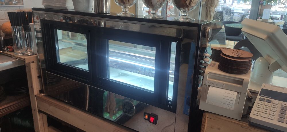 Компактна топла витрина