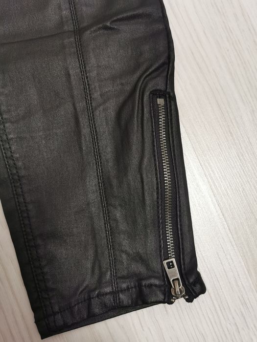Pantaloni piele femei