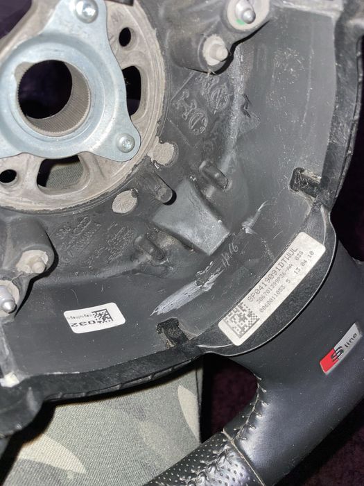 Vând volan audi A4 & două cauciucuri noi 205/55/R16 & 215/55/R16