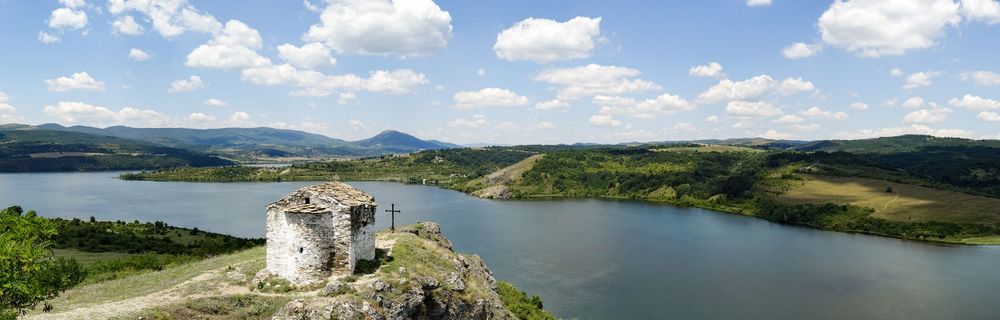 Продават се няколко имота.