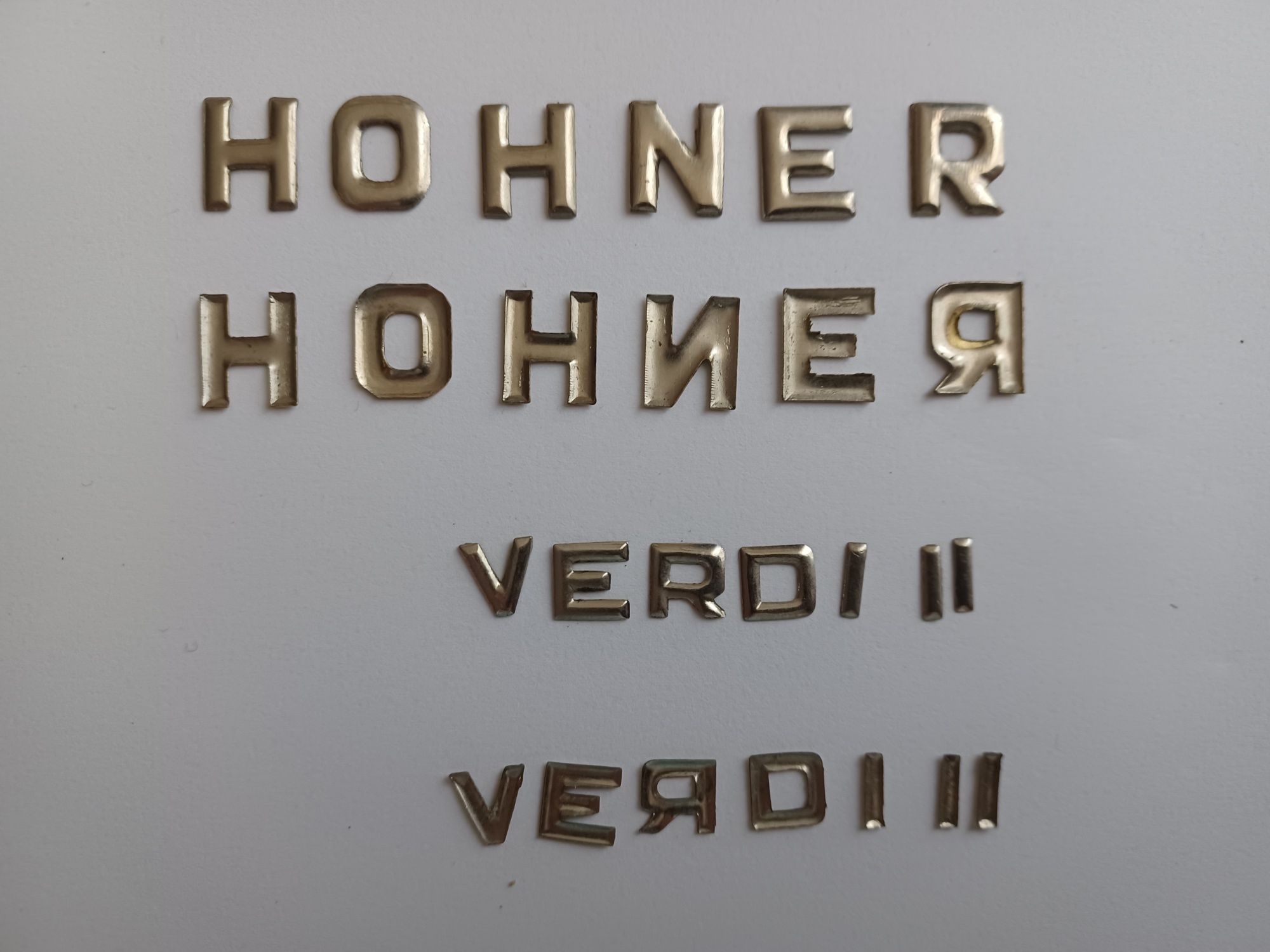 Accesorii pentru acordeoane hohner.