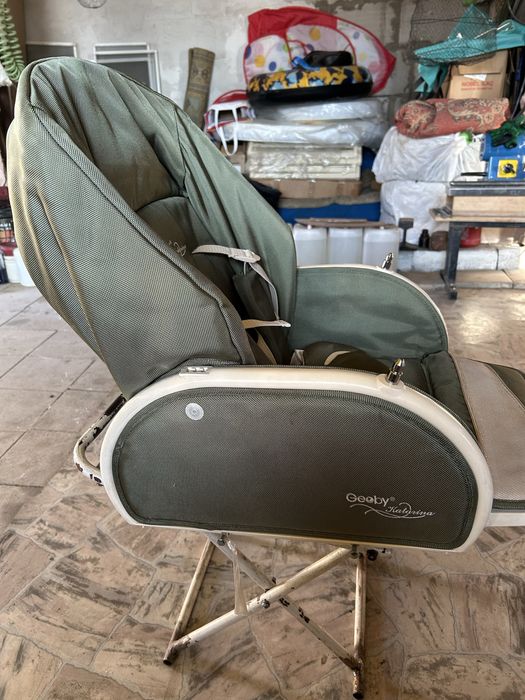 Продам кресло качалку