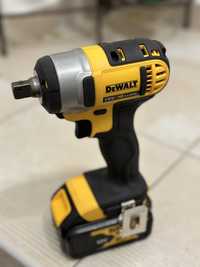 Masina de insurubat cu impact Dewalt