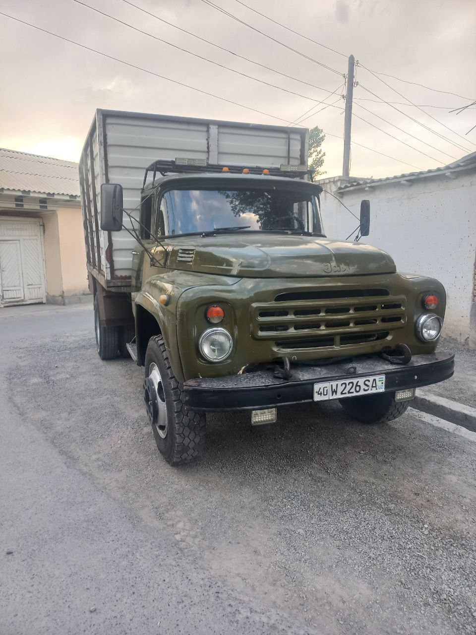 Zil 130 sotiladi
