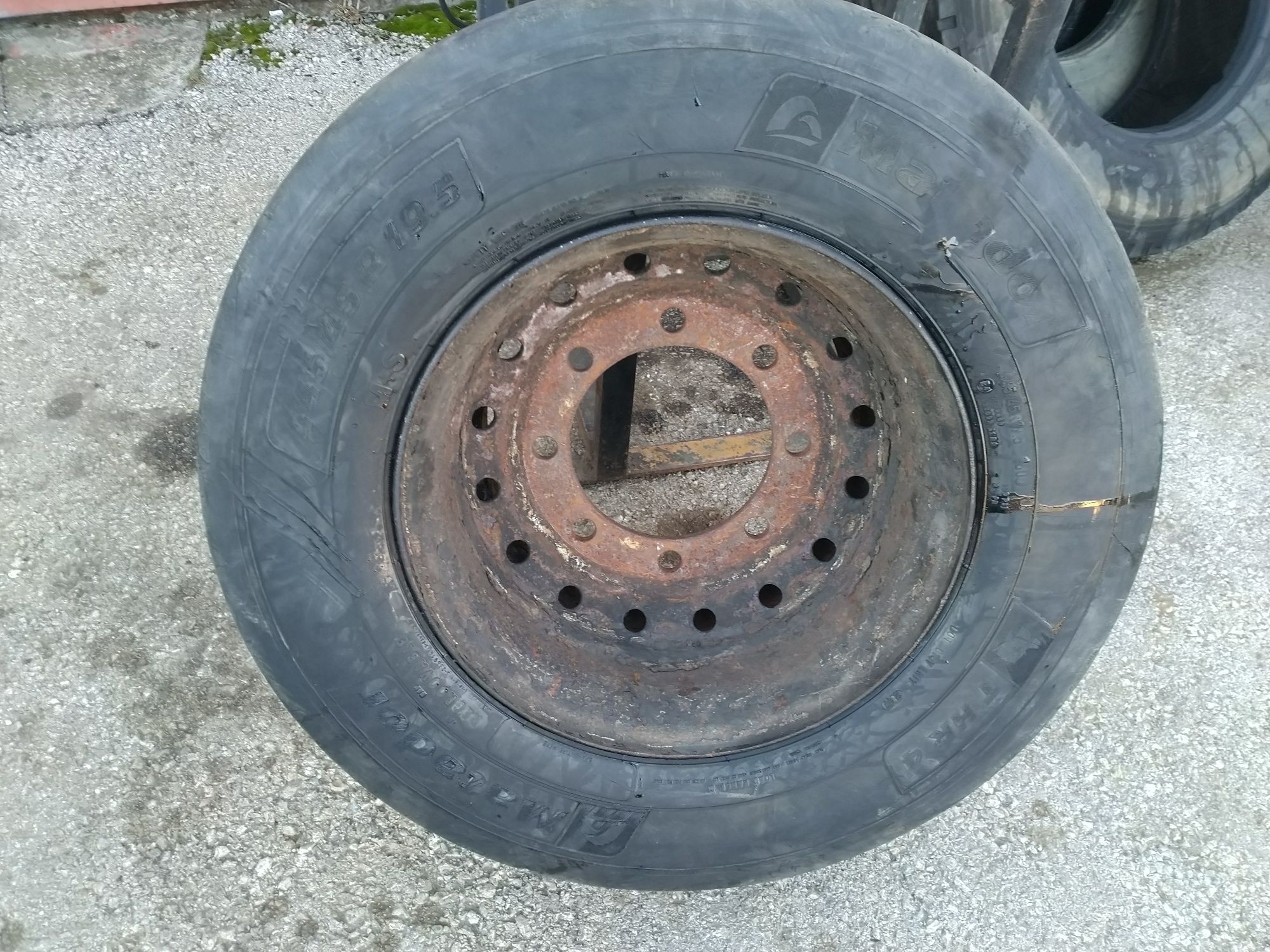 Гума 445/45 R 19.5 100 лв.