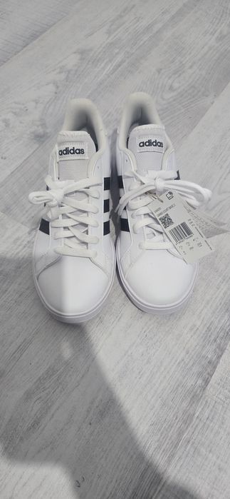 aidas Noi din piele Marimea 41