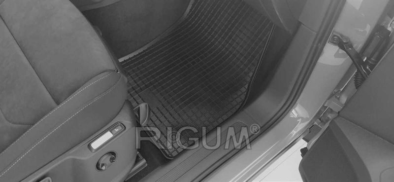 Гумени стелки или багажник VW TOURAN след 2015 г.