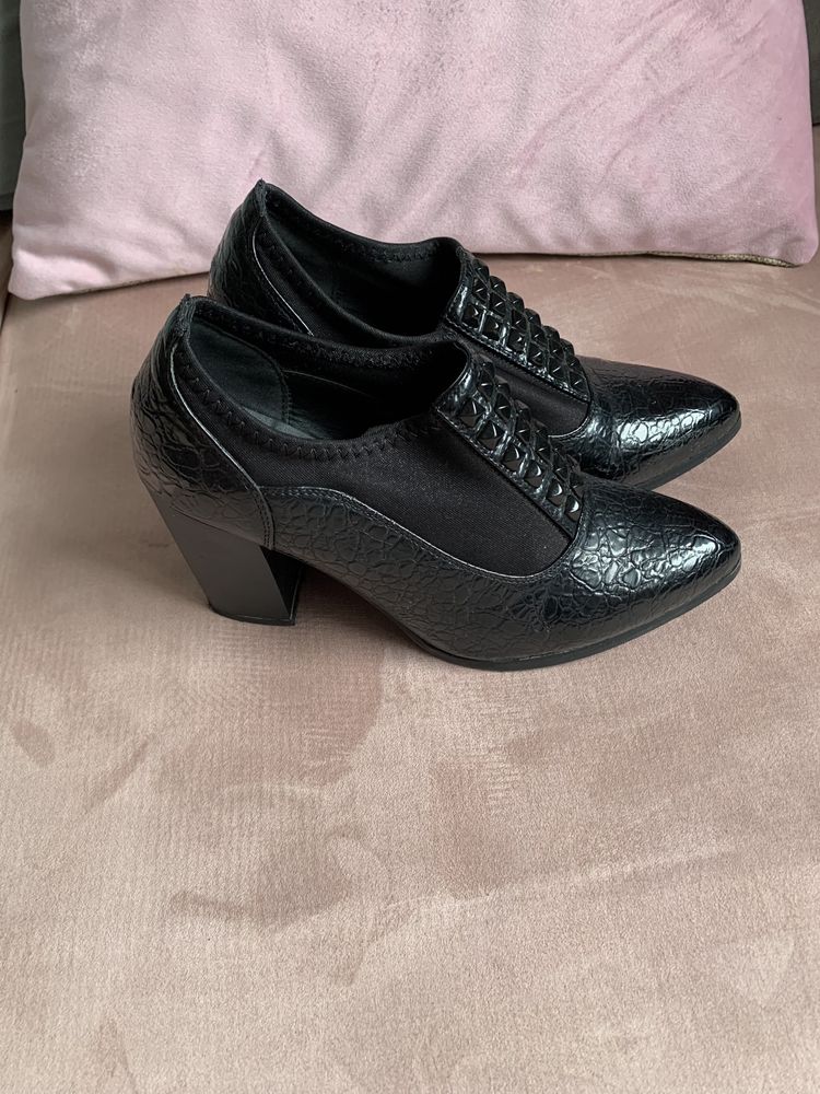 Pantofi botine lac toc patrat nr 38