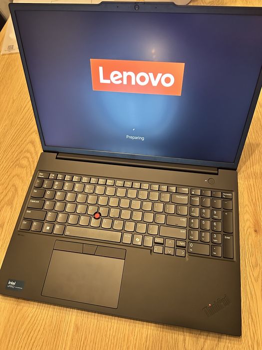 Workstation Lenovo ThinkPad P16s Gen 3, Intel Core Ultra 7 165H