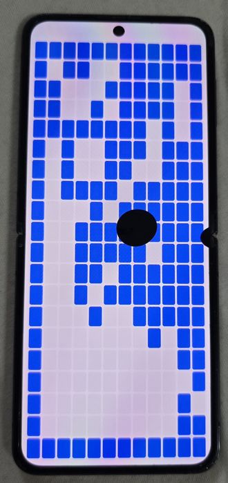 Samsung Galaxy Z flip4 cu pată pe display