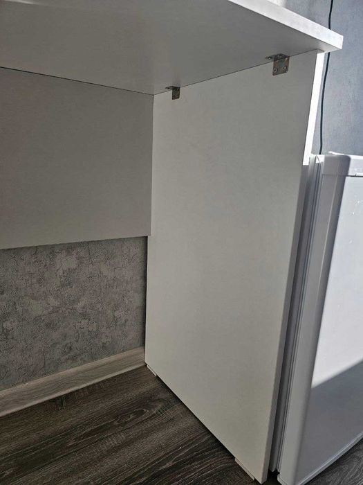 Продается стол рабочий (использованный на 2 недели)