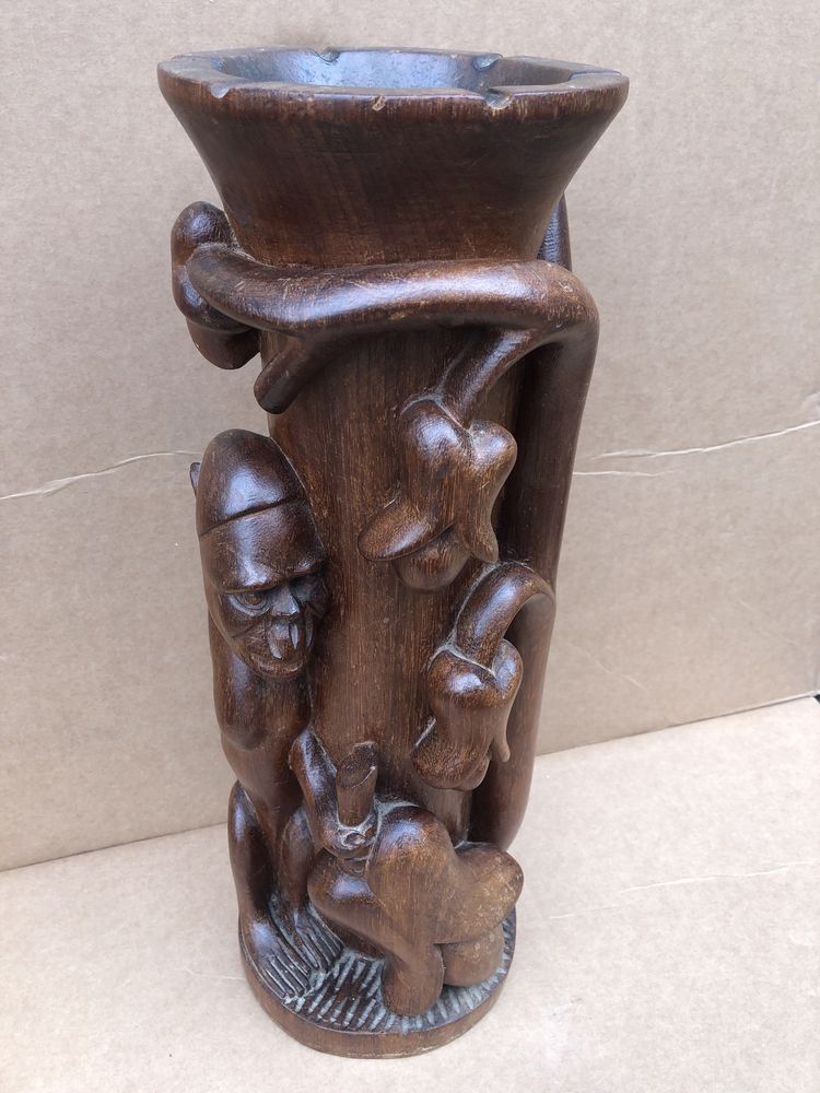 Scrumiera masima Kenya,sculptata in lemn