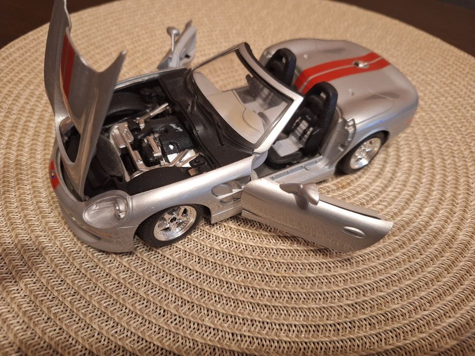 Метални колекционерски колички BURAGO 1:24