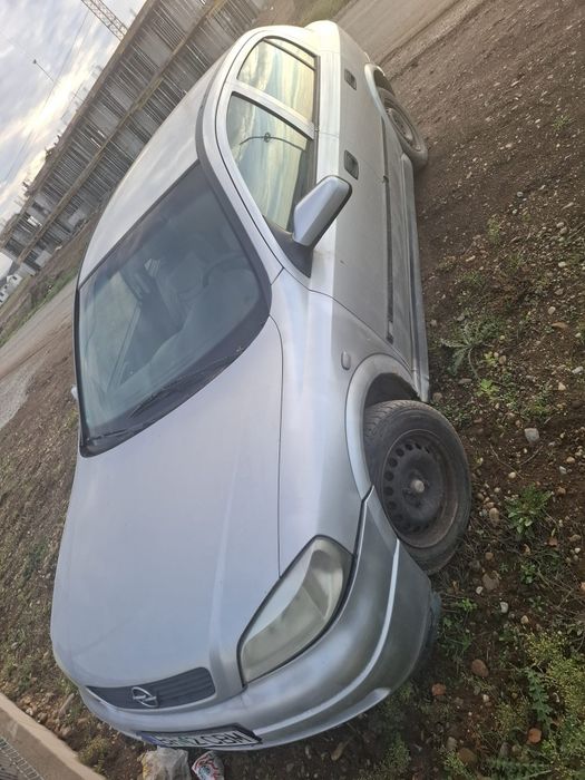 Opel Astra gri 5 locuri anul 2001
