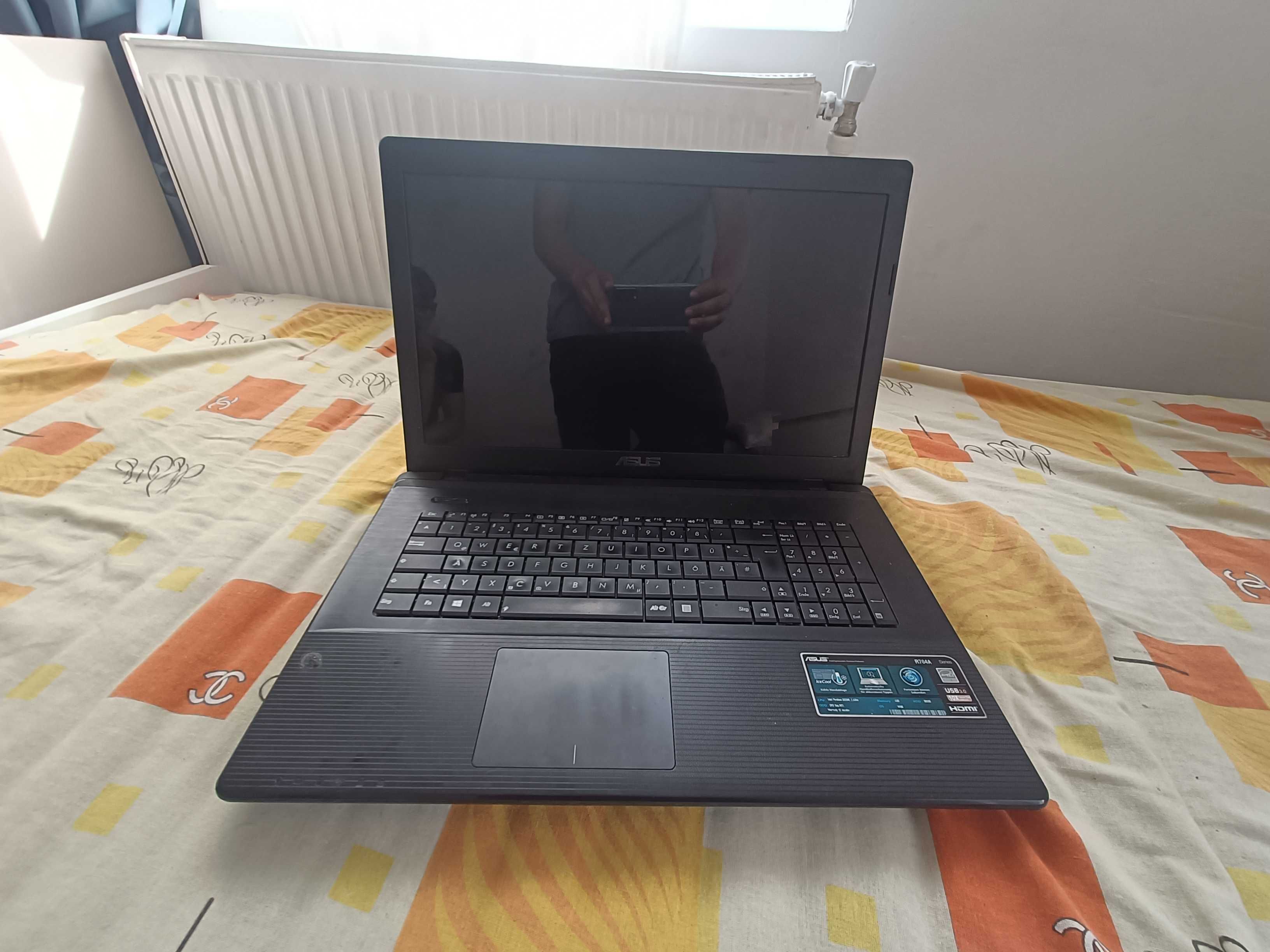 Vând laptop Asus , Windows 11