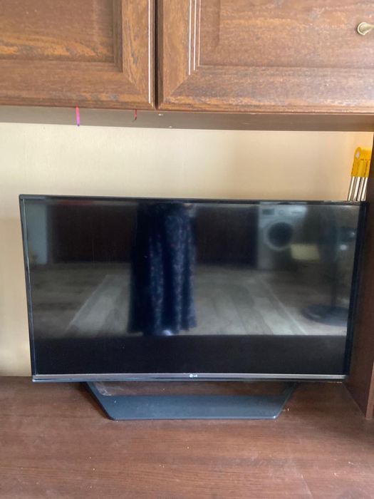 Продам телевизор  LG , диагональ 105 LED