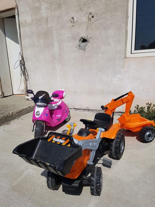 Scuter electric roz pentru fetite