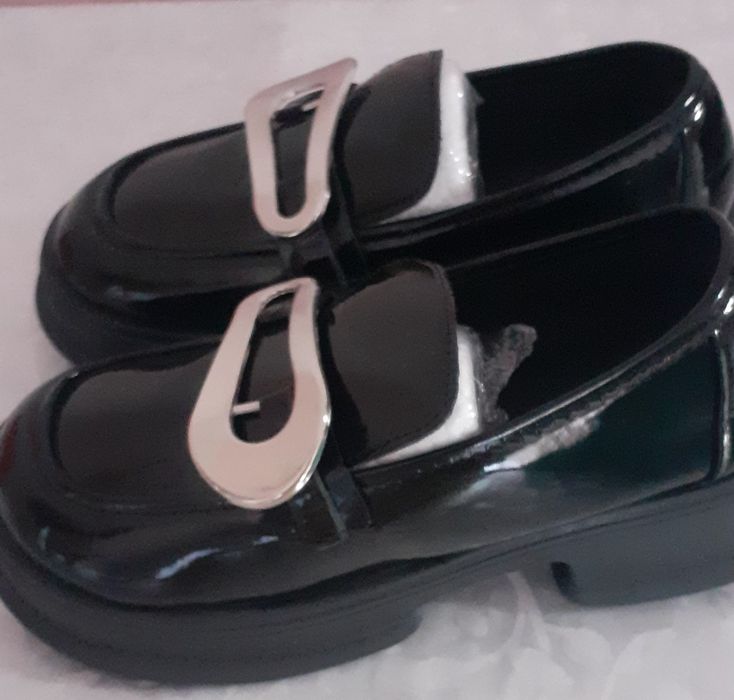 НОВИ Дамски спортни обувки 37н