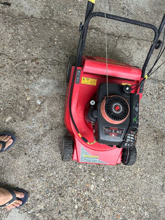 Masina tuns gazon iarbă