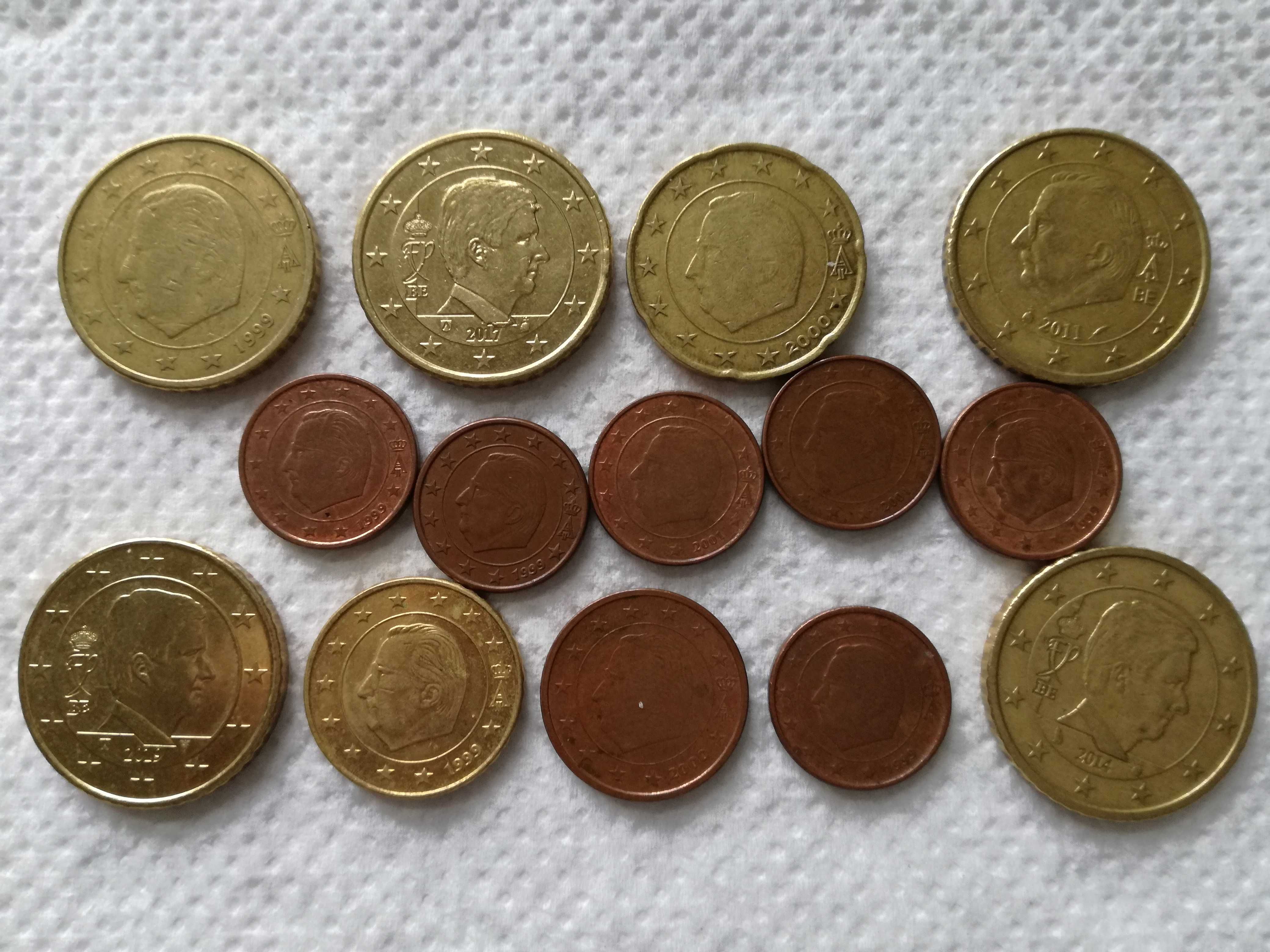 Vând monede  rare  de 2 euro din anul 2000 una cu eroare