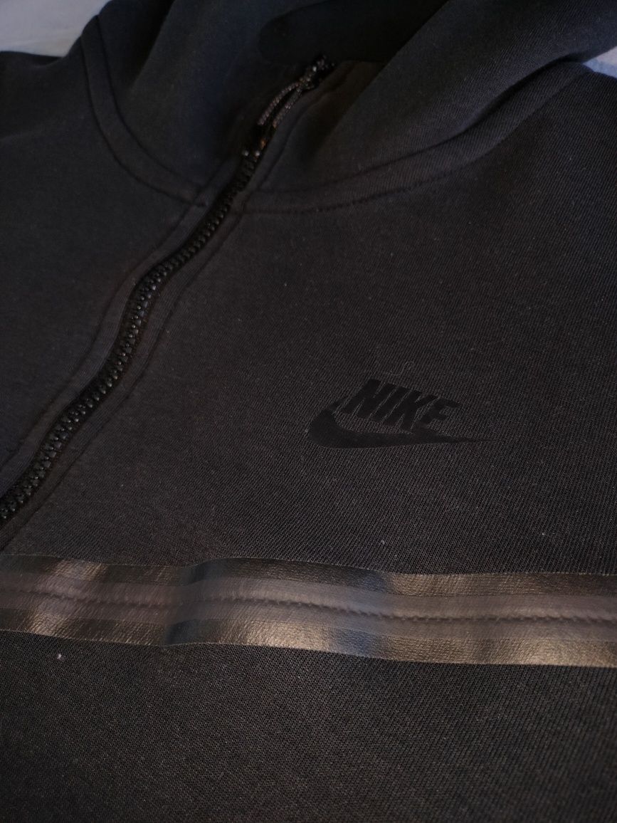 Vând/ Schimb Nike Tech Negru