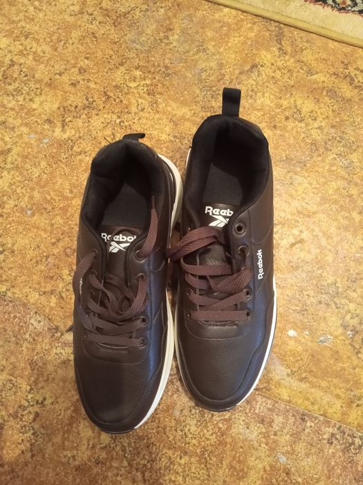 Продам кроссовки  Reebok