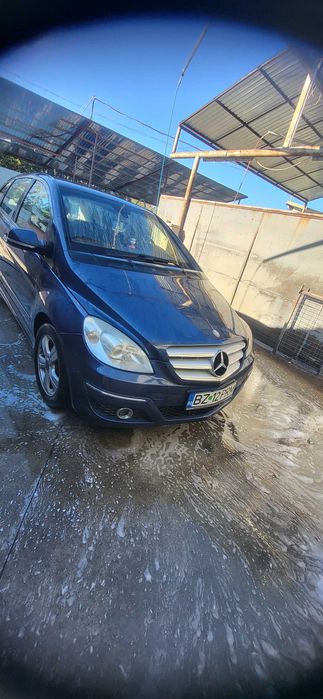 Mercedes Benz B200