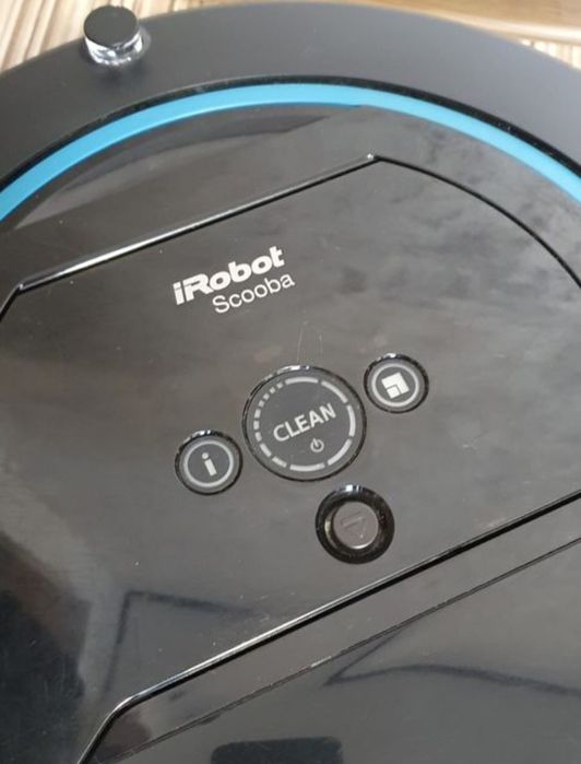 Aspirator robot cu spălare iRobot Scooba.
