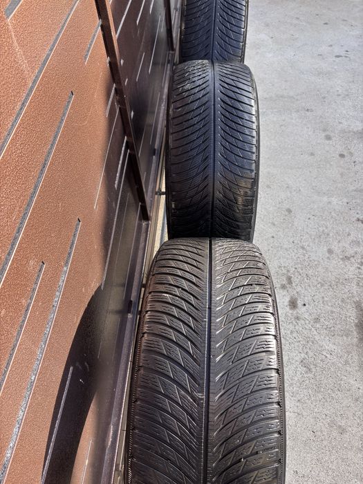 Vând cauciucuri și 4 jante mercedes